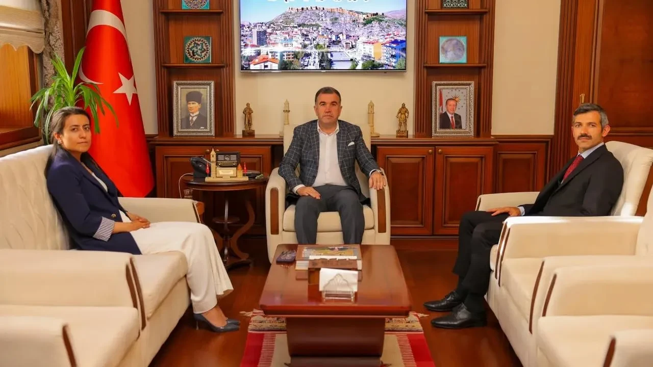 Demirözü ve Aydıntepe ilçelerine yeni kaymakamlar atandı