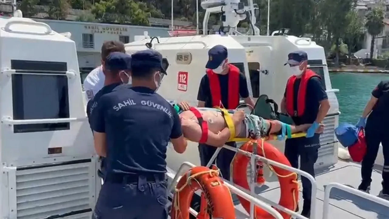 Fethiye’de Gezi Teknesinde Boğulma Tehlikesi Yaşayan Vatandaşa Tıbbi Tahliye Yapıldı