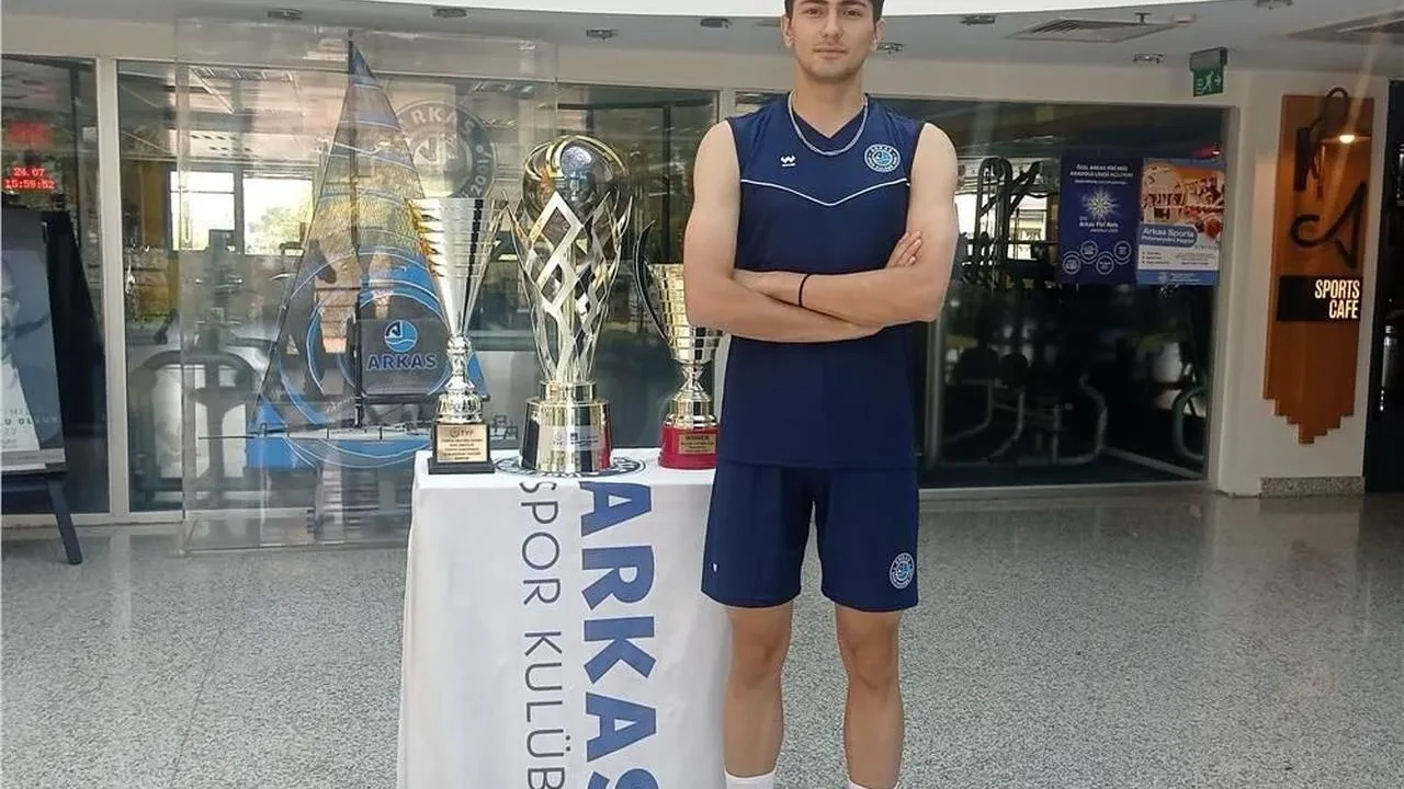 Nejat Efe Yavuz İzmir Arkas Spor'a Transfer Oldu