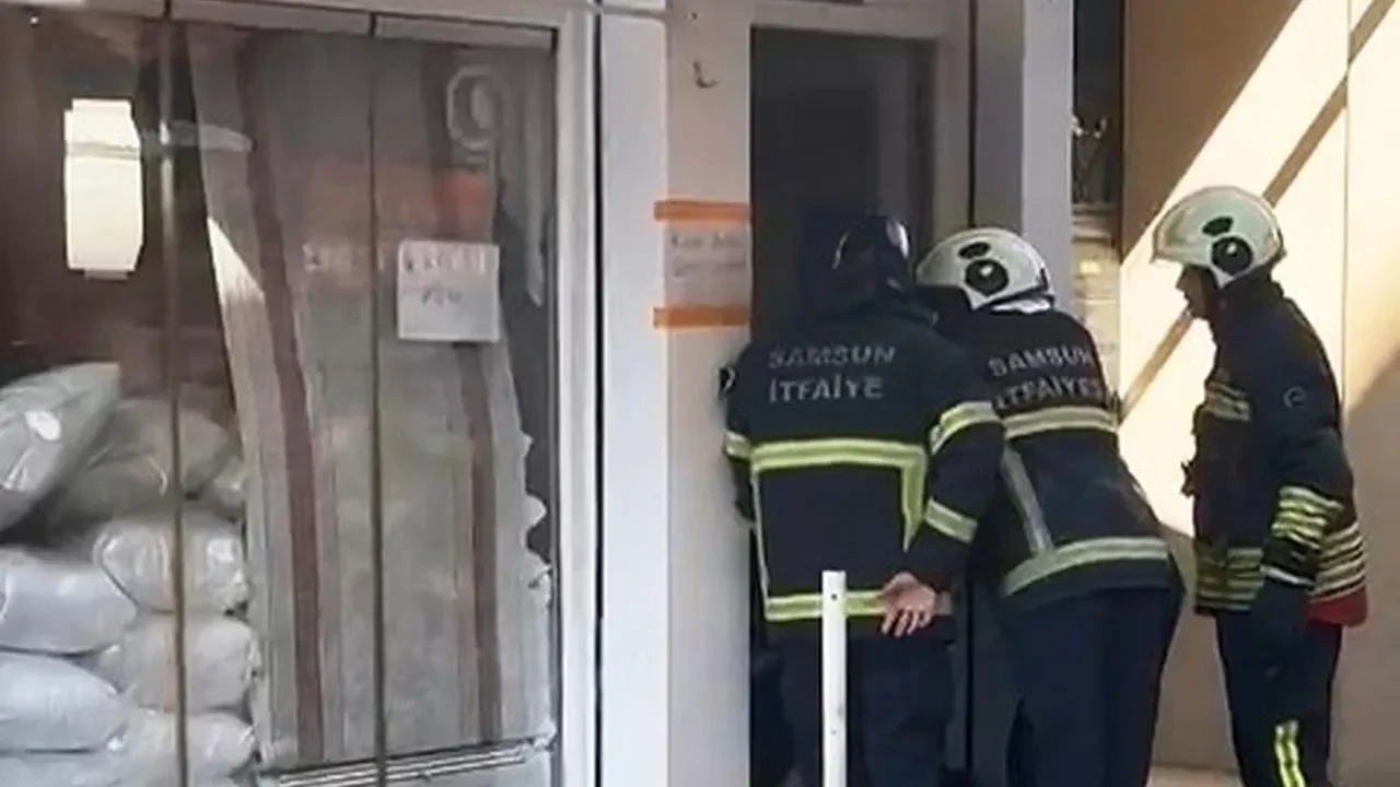 Samsun'da tekstil mağazasında çıkan yangın itfaiye müdahalesiyle söndürüldü