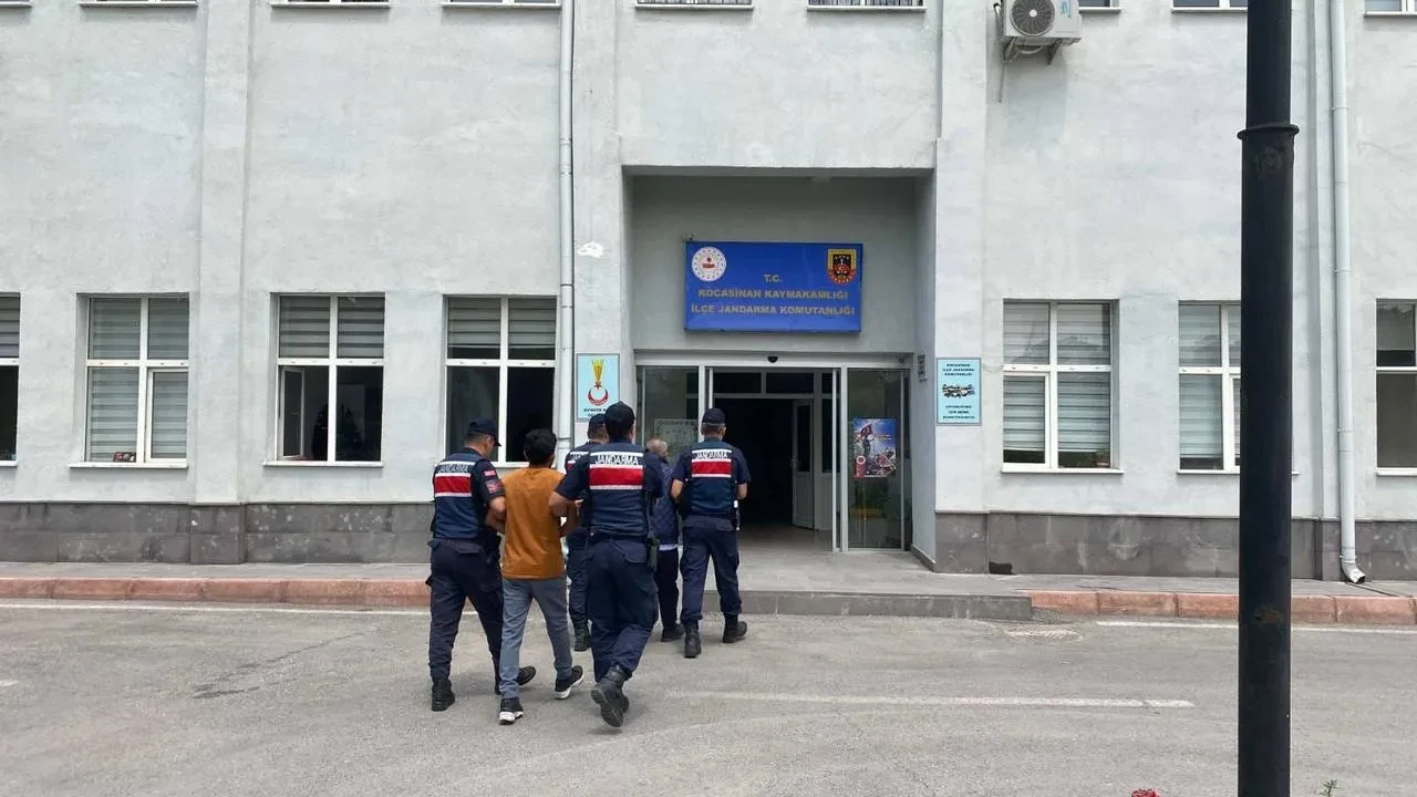 Kayseri’de Jandarma DEAŞ Üyesi 2 Şahısı Operasyonla Yakaladı