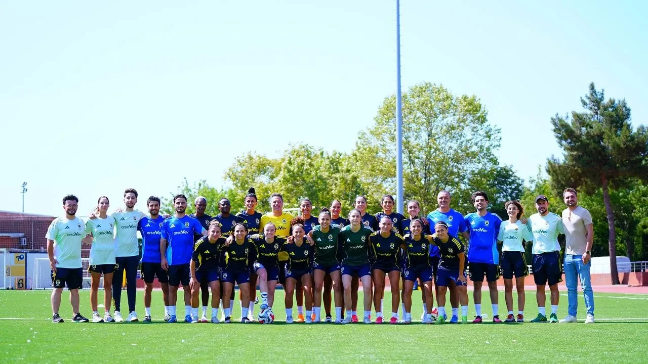 Fenerbahçe kadın futbol takımı yeni sezon hazırlıklarına İstanbul'da başladı
