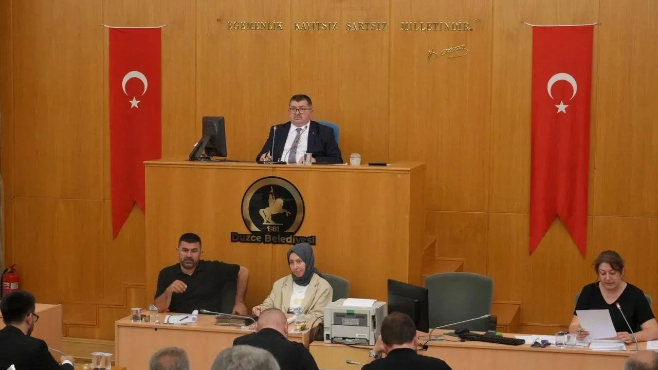 Düzce Belediye Meclisinde yeni komisyon üyeleri seçildi