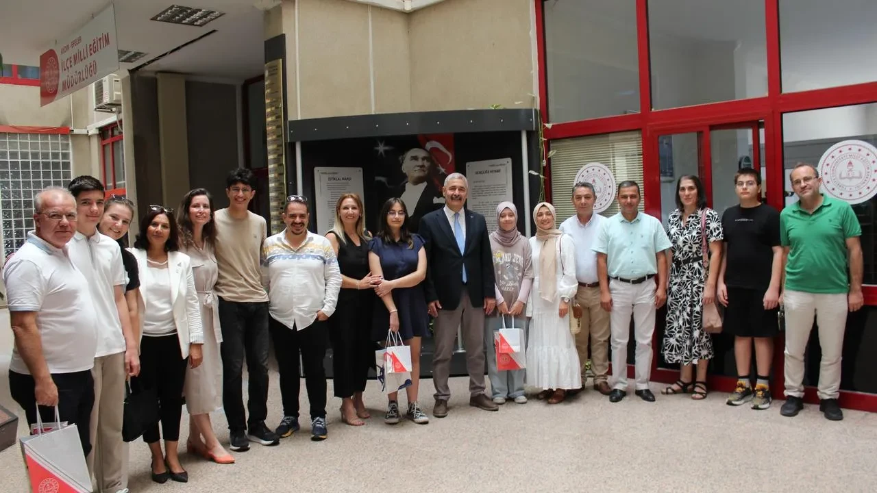 Efeler İlçe Milli Eğitim Müdürü Hakan Özcan LGS birincilerini ağırladı