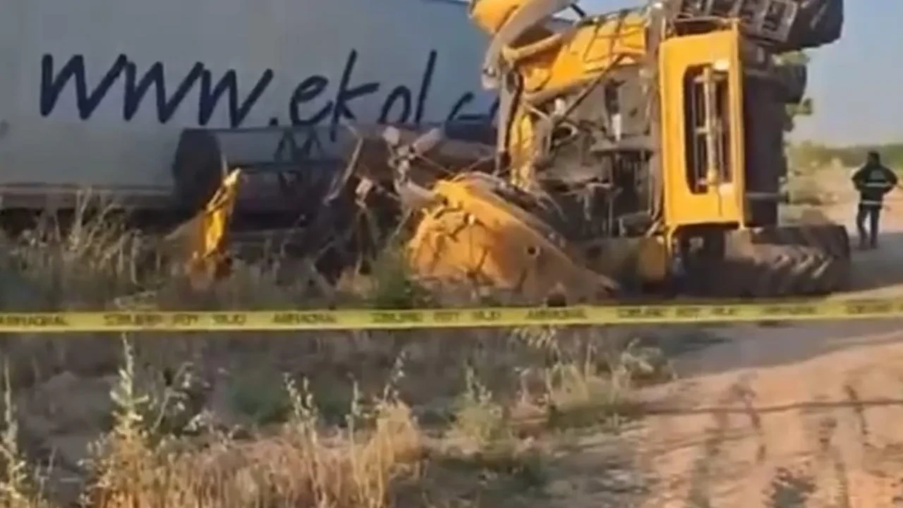 KonyaAksaray yolunda tır ile biçerdöver çarpıştı 1 ölü 1 yaralı