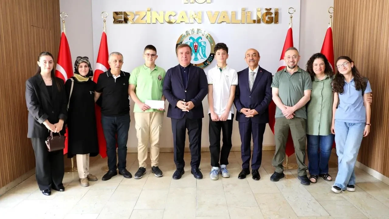 Erzincan Valisi Aydoğdu LGS birincilerini makamında ağırladı