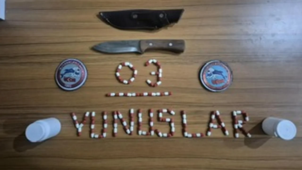 Afyonkarahisar’da polis doldurulmuş makaron ve silahlar ele geçirdi