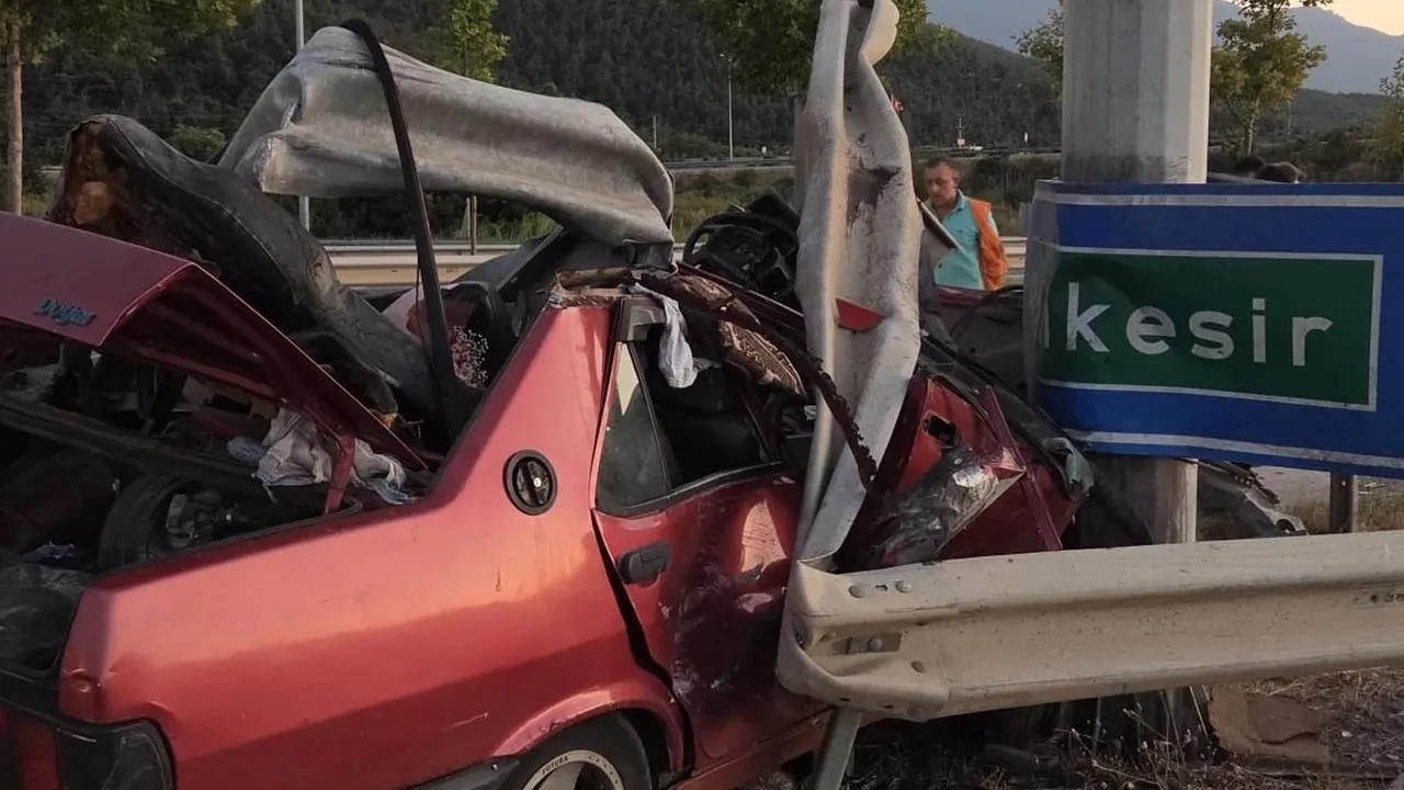 Kestel’de Tofaş Otomobil Bariyere Çarptı Sürücü Hayatını Kaybetti