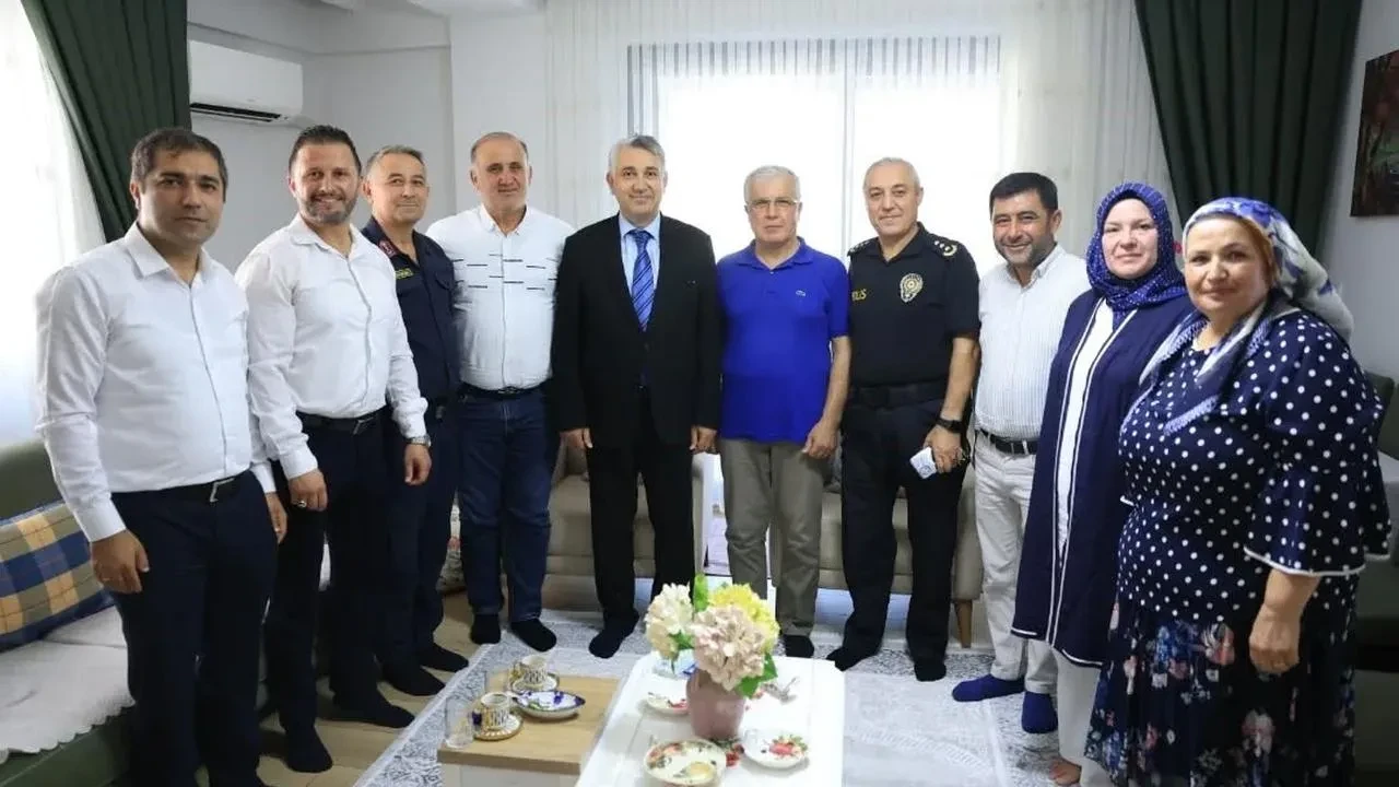 İncirliova protokolü Gazi İbrahim Çalışkan'ı evinde ziyaret etti