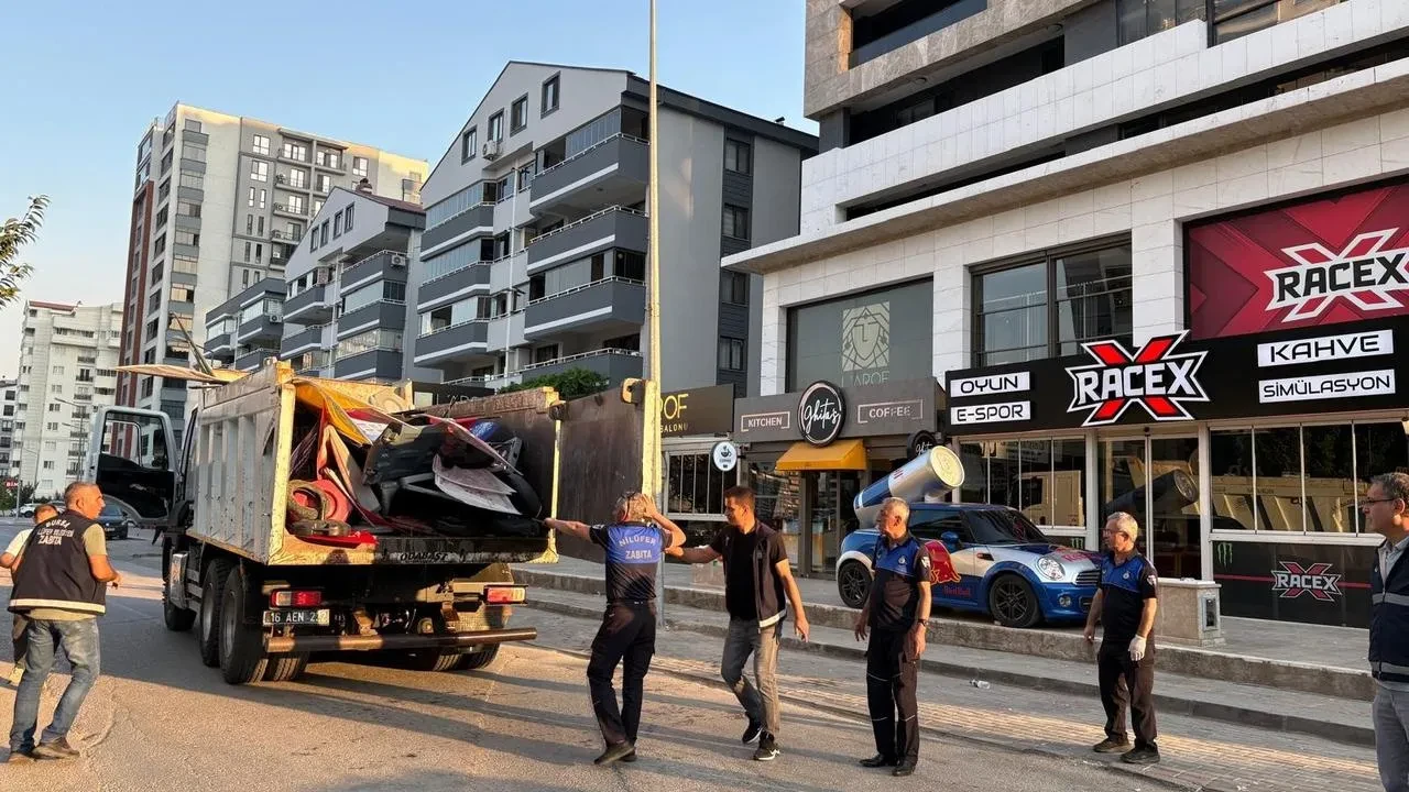 Nilüfer Belediyesi zabıta ekipleri çevre düzenlemesi için operasyon yaptı