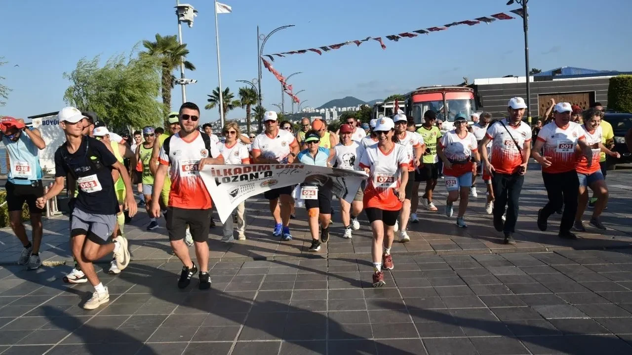 Atakum belediyesi lozan antlaşması için ata’ya saygı koşusu düzenledi