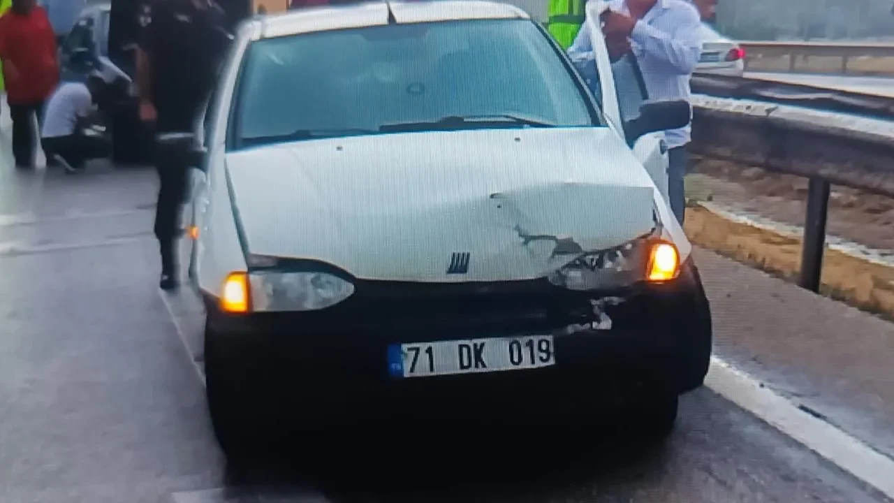 Kırıkkale’de İki Otomobil Çarpıştı 5 Kişi Yaralandı