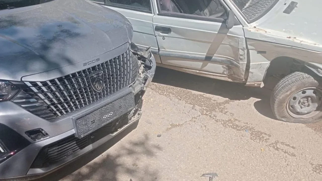 Elazığ'ın Kovancılar ilçesinde iki otomobil çarpıştı