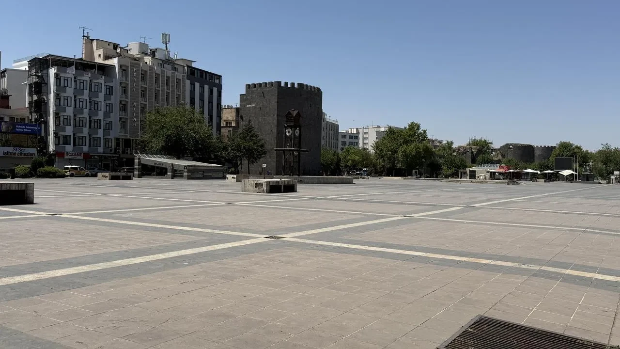 Diyarbakır'da aşırı sıcaklar tarihi mekanları boşalttı