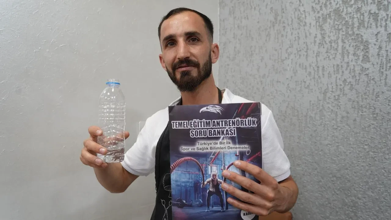 Bayburt'ta Yalçın Akdeniz beşinci YKS denemesinde annesinin duasıyla başarıya ulaştı