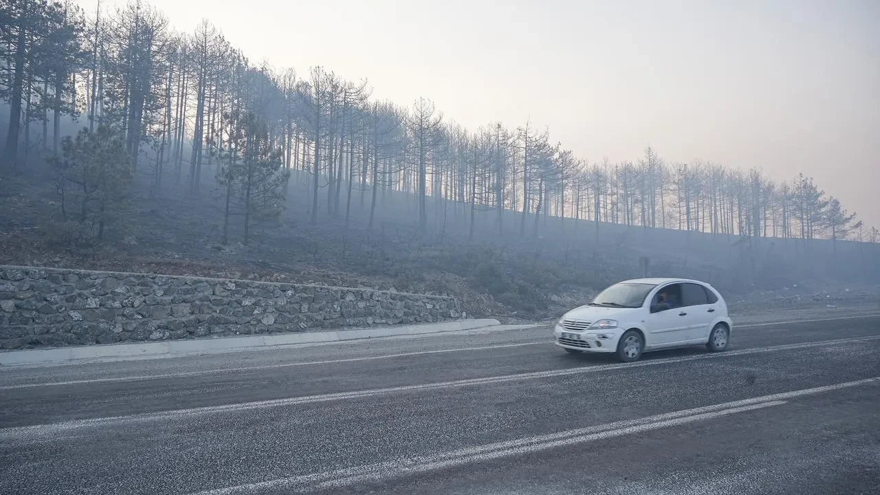 Bursa’nın Orhaneli ve Harmancık ilçelerinde orman yangını üçüncü günde devam ediyor