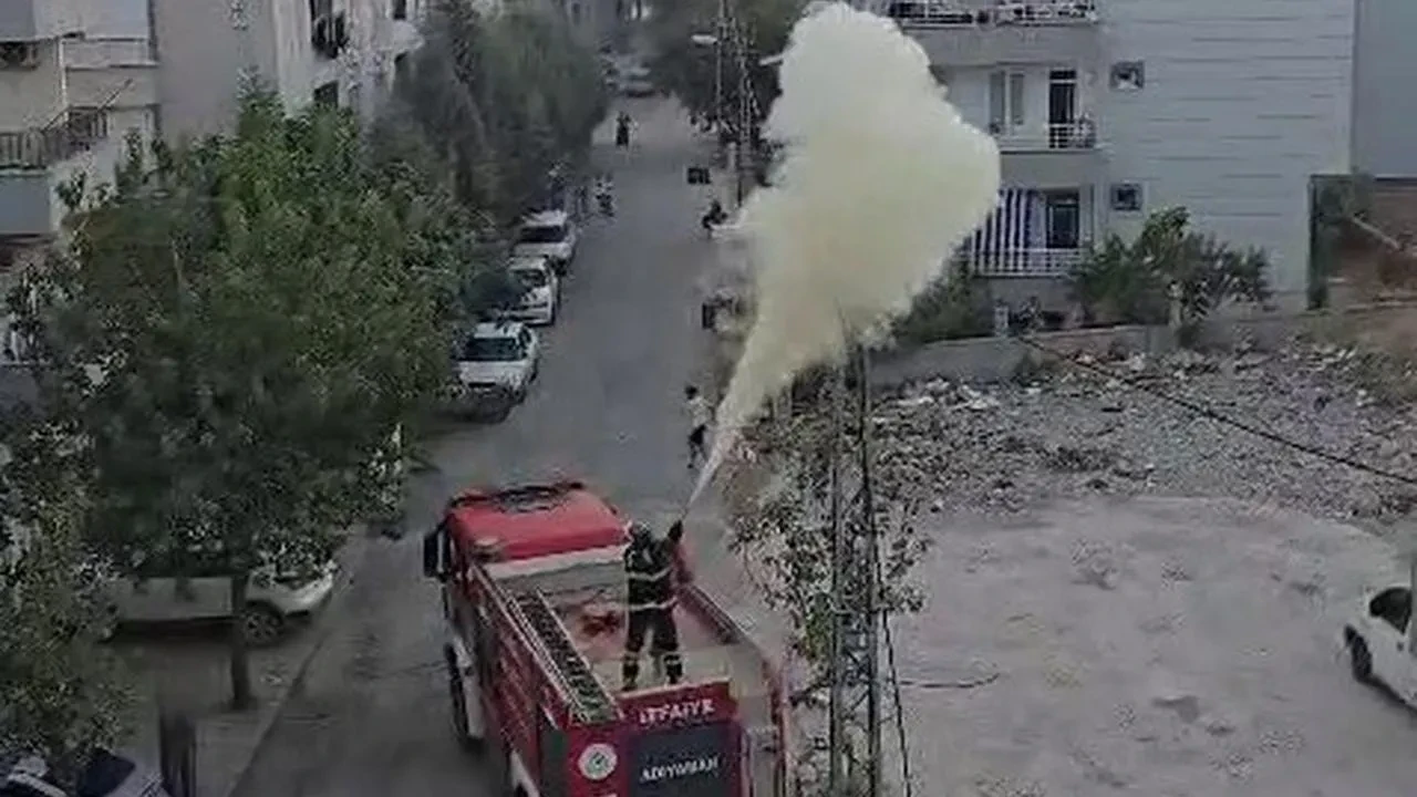 Adıyaman’da elektrik hattında çıkan yangın itfaiye ekiplerince söndürüldü