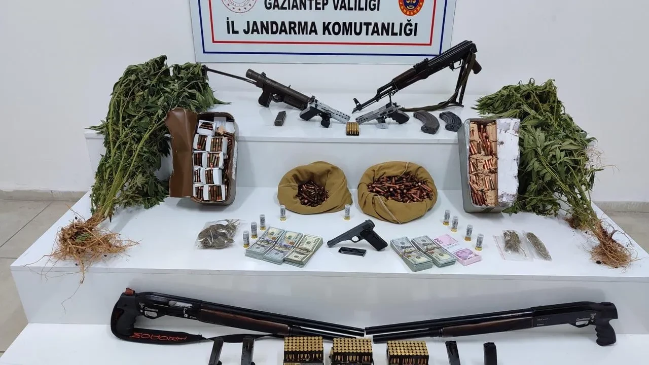 Gaziantep’te Jandarma uyuşturucu ve kaçakçılık operasyonlarında 8 kişiyi tutukladı