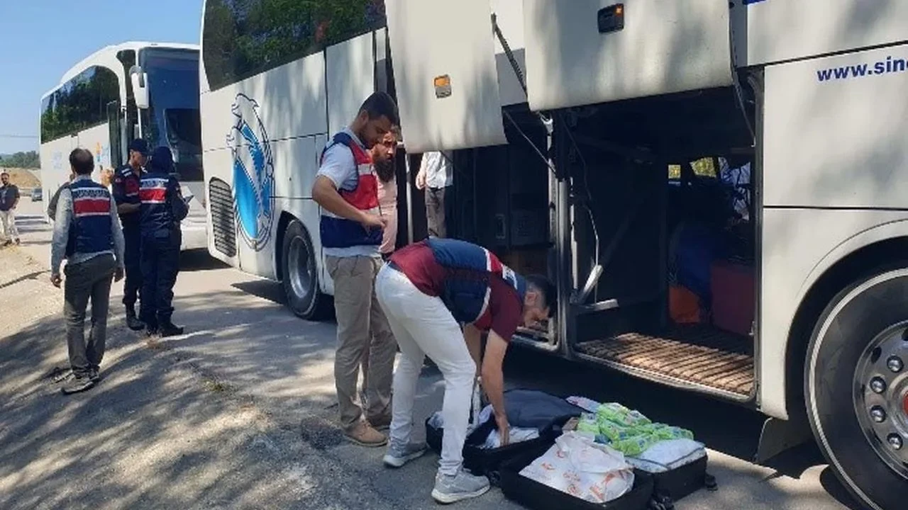 Sinop'ta jandarma ve göç idaresi ekipleri düzensiz göçmen denetimi gerçekleştirdi.