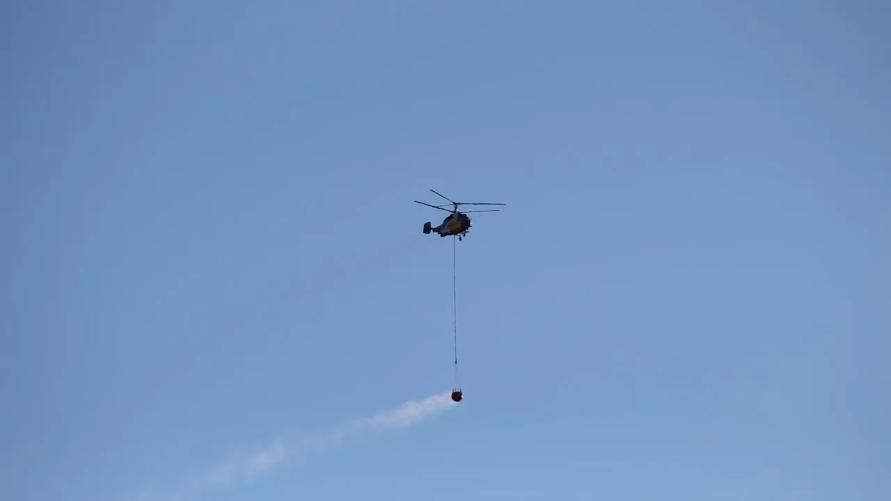 Hatay Dörtyol orman yangınına helikopterlerle müdahale edildi