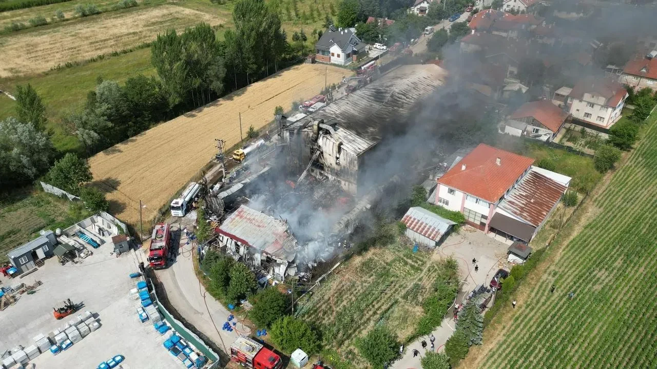 Bolu'da medikal fabrikasında çıkan yangın kontrol altına alındı