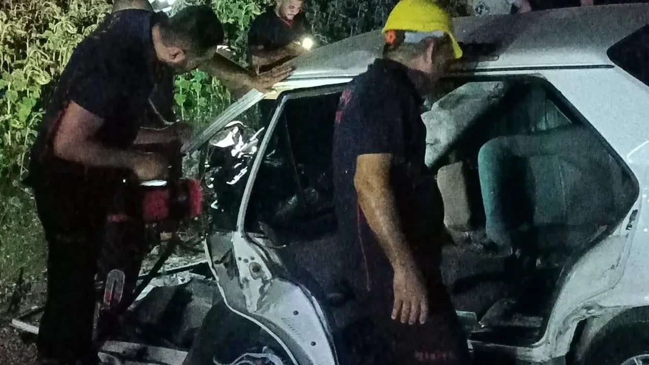 Osmaniyede iki otomobil çarpışarak üç kişi yaralandı