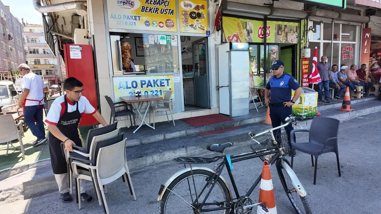 Kayseri Zabıta Ekipleri Hunat Mahallesi’nde Yol İşgallerini Sonlandırdı