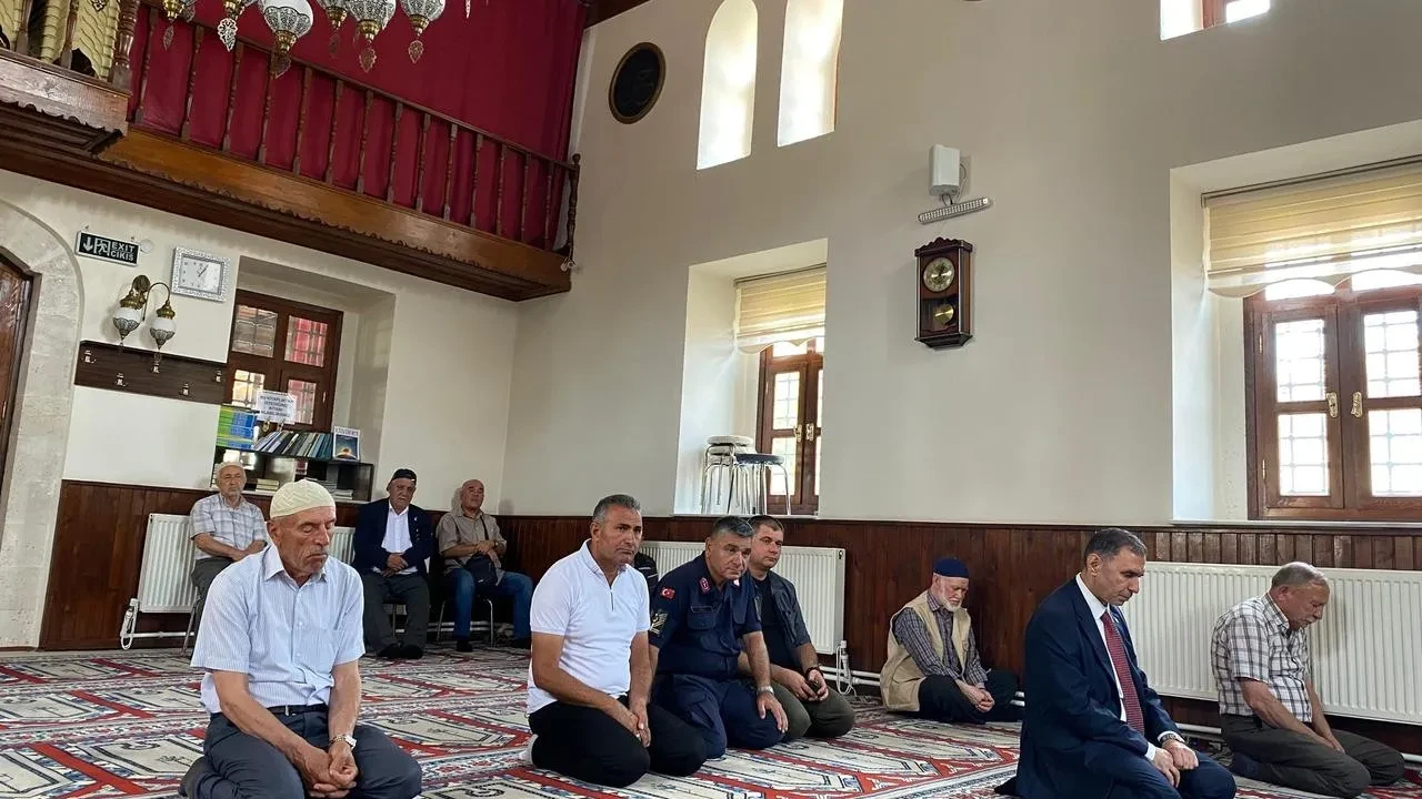 Bilecik'in Pazaryeri ilçesinde 15 Temmuz şehitleri için mevlit programı düzenlendi