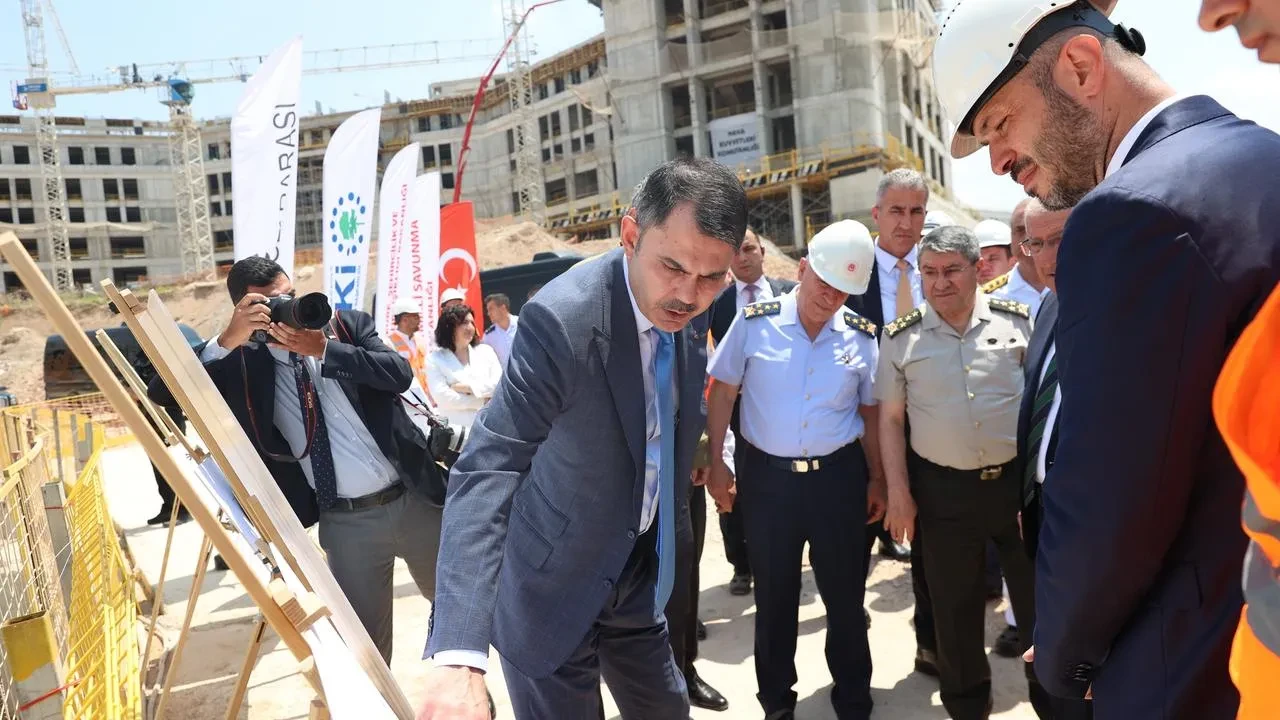 Bakan Kurum ve Bakan Güler Ay Yıldız Projesi'nde inceleme yaptı