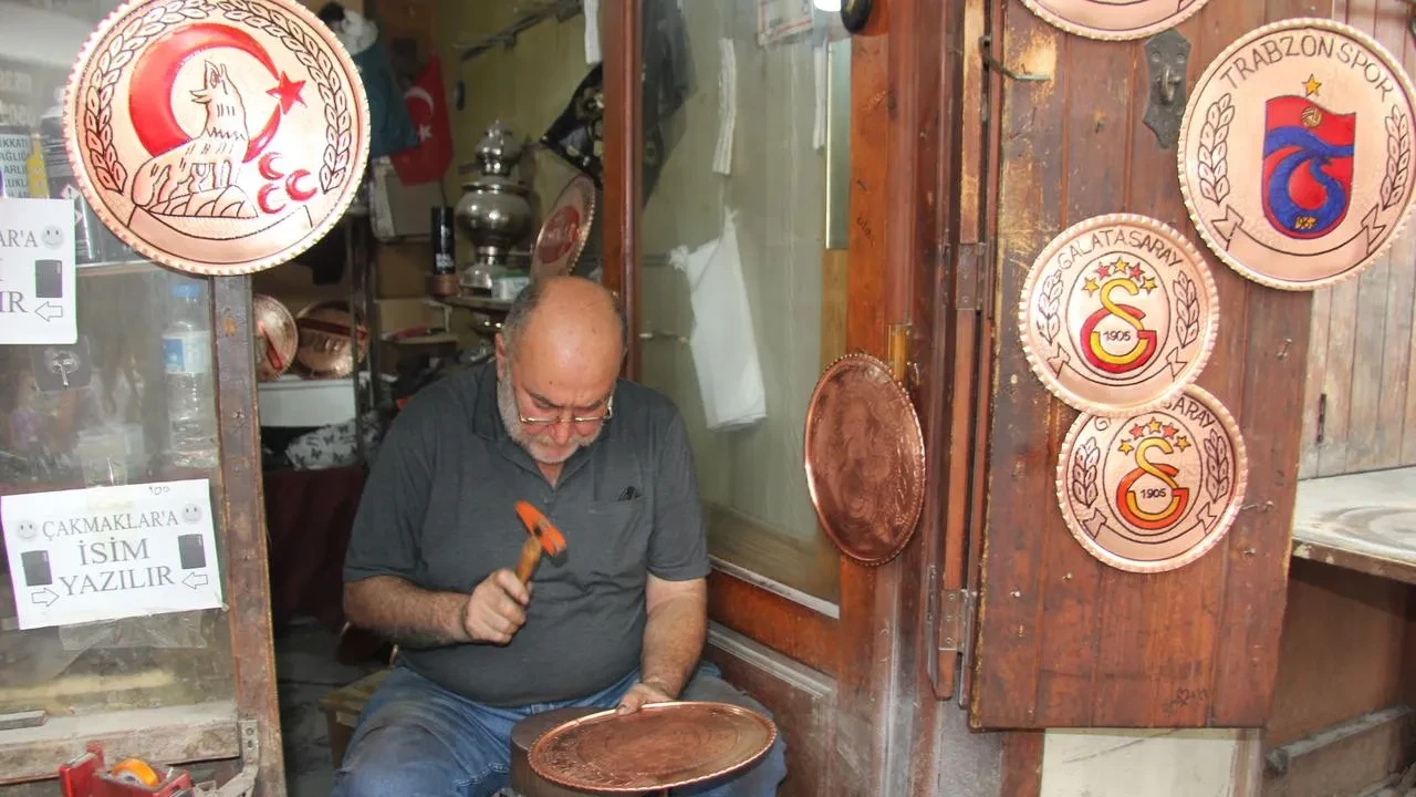 Yusuf Büyükçapa Gaziantep’te Bakırcılık Sanatını Yaşatıyor