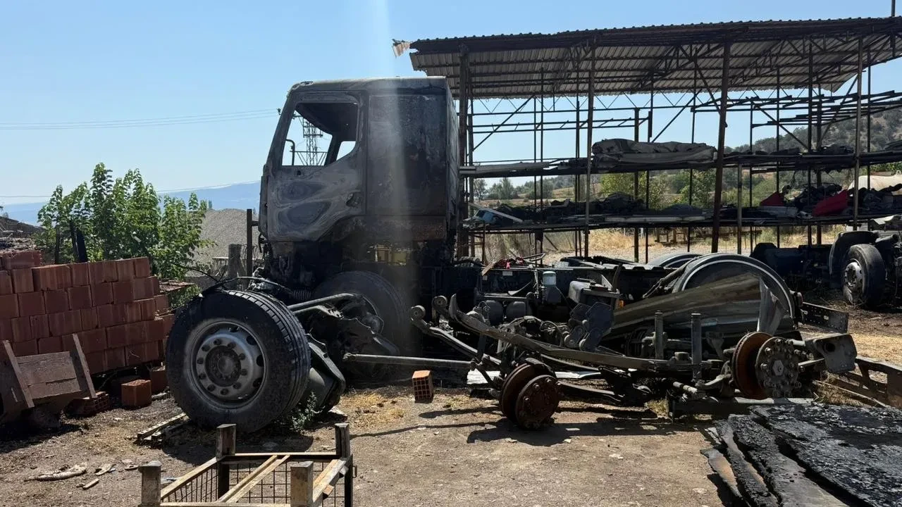 Çorum'un Osmancık ilçesinde trafo patlaması yangına neden oldu