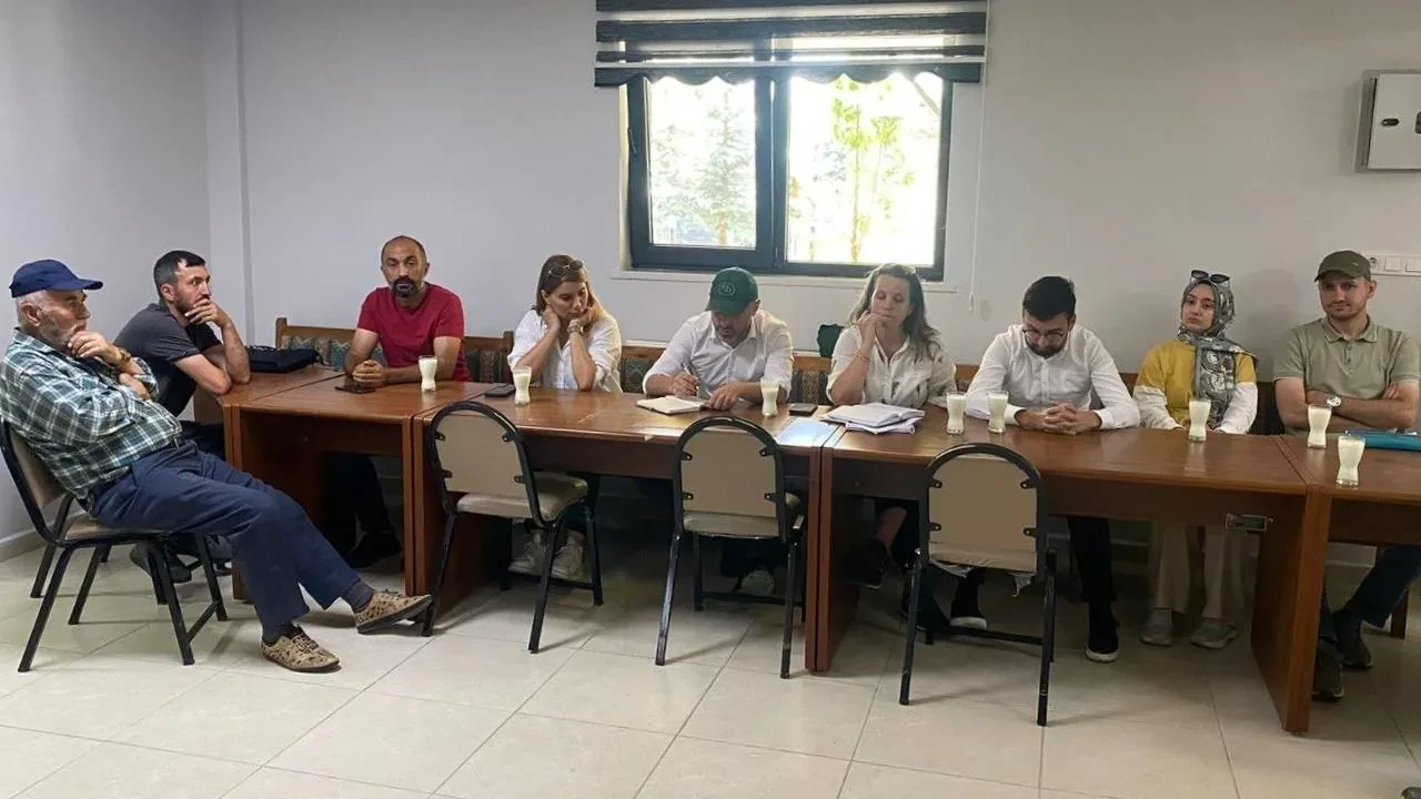 Bayburt'ta DSİ'nin Kırklartepe Sulaması projesi kapsamında çiftçilere bilgilendirme yapıldı