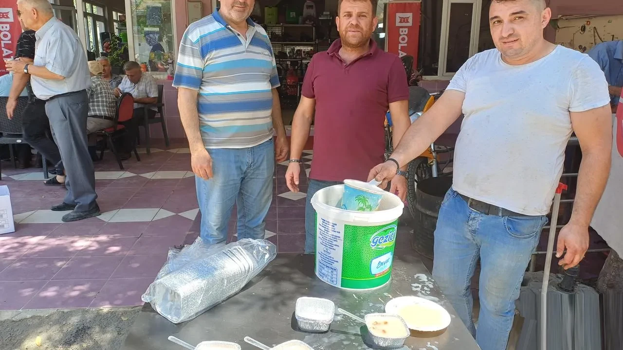 Köşk Başçayır Mahallesi esnafları muharrem ayında aşure hayrı yaptı