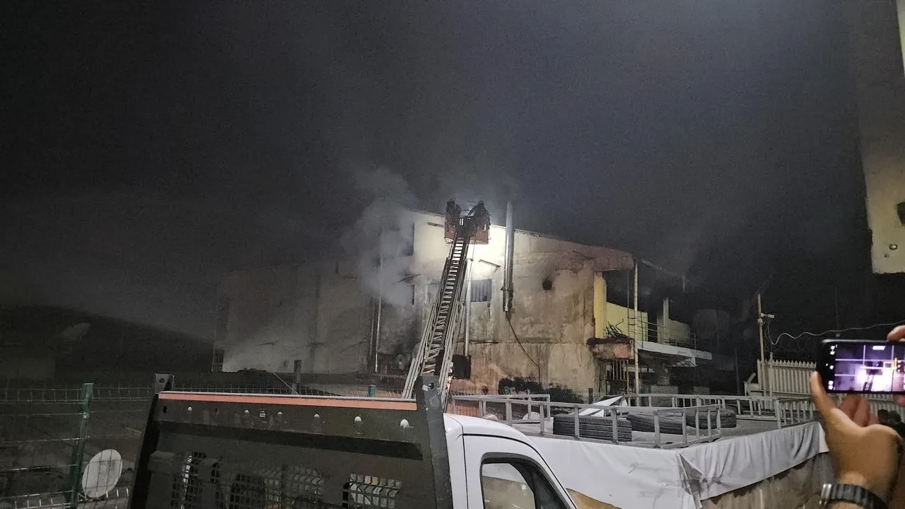 Zeytinburnu’nda atölyede çıkan yangın itfaiye ekipleri tarafından söndürüldü