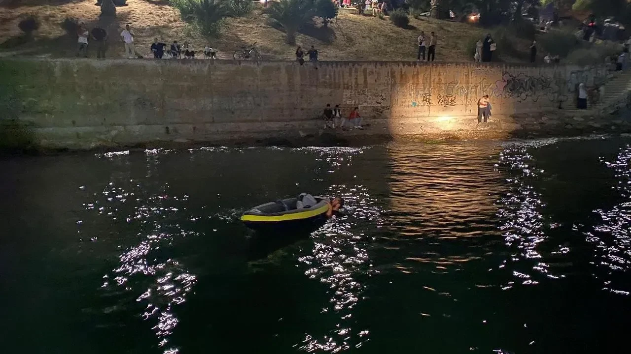 Darıca’da kano devrilmesi sonucu 4 kişi Sahil Güvenlik tarafından kurtarıldı