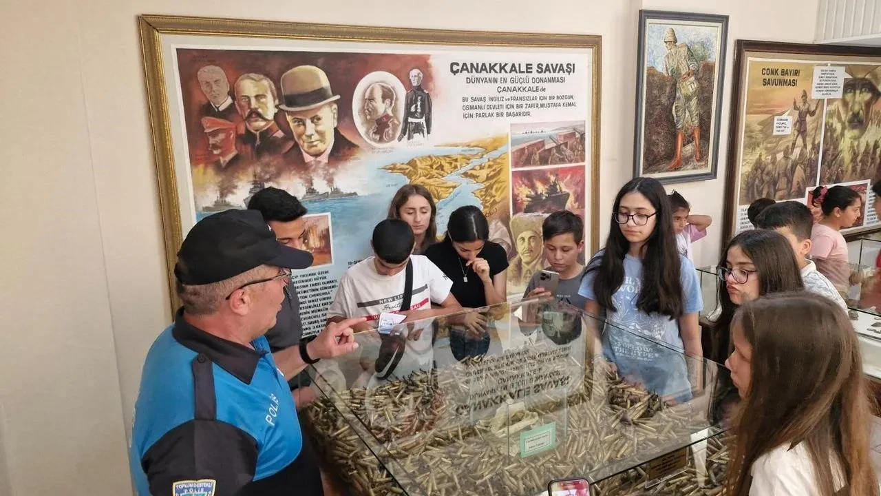 Mersin İl Emniyet Müdürlüğü çocuklara tarihi ve kültürel gezi düzenledi