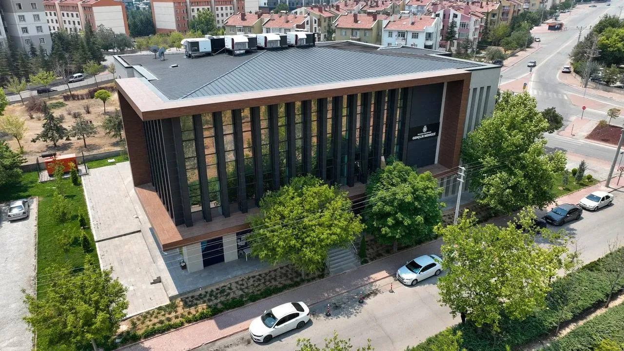 Selçuklu Gençlik Merkezi Bosna Hersek Mahallesi'nde hizmete açıldı