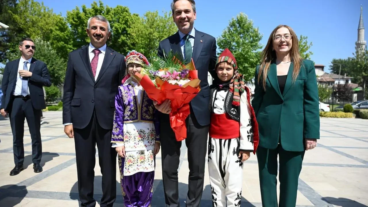 Bakan Bayraktar Edirne Valiliğini Ziyaret Ederek Projeleri Değerlendirdi
