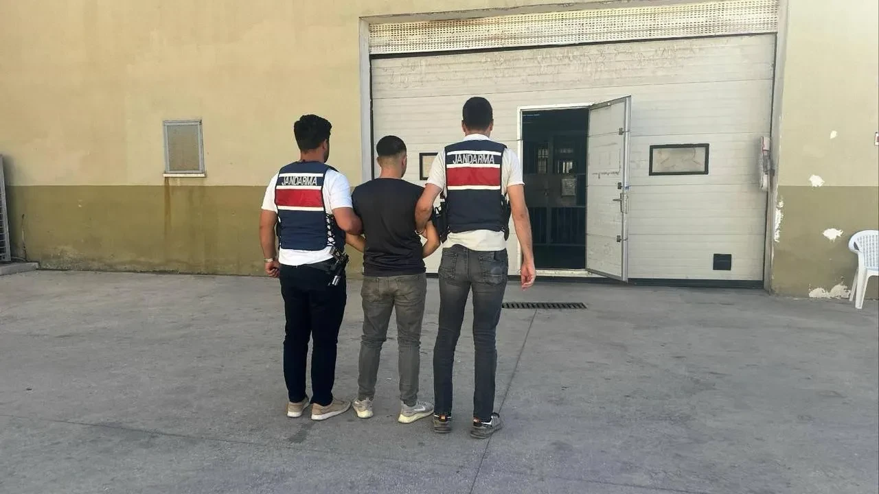 Gaziantep'te jandarma aranan iki şahıs yakalayıp cezaevine gönderdi