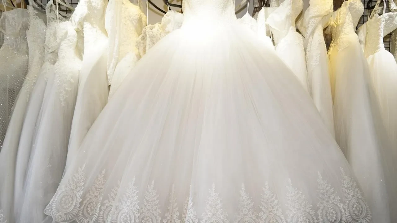 Yunusemre Belediyesi gelinlik kiralama hizmetiyle çiftlere destek oluyor