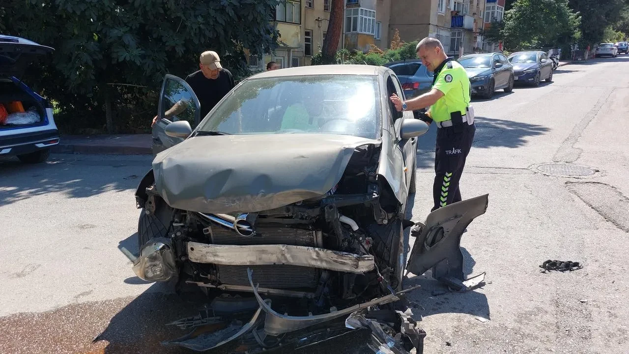 Samsun’da iki otomobil çarpıştı bir kişi yaralandı