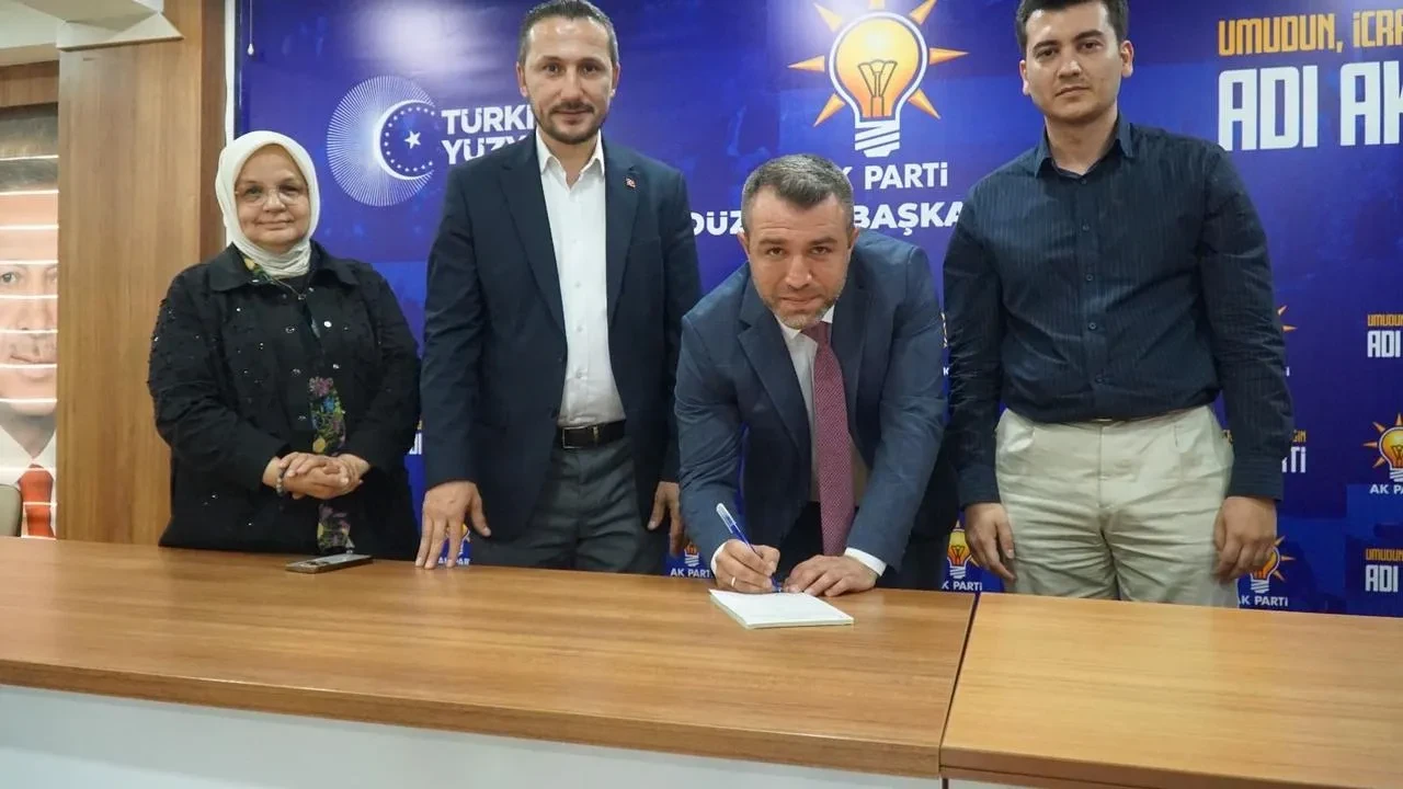 Uğur Gürsoy YRP'den istifa ederek AK Parti'ye katıldı