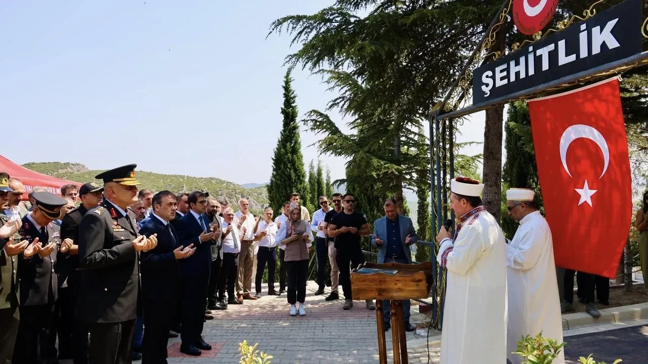 Bilecik’te 15 Temmuz Demokrasi ve Millî Birlik Günü’nde şehitlik ziyaret edildi