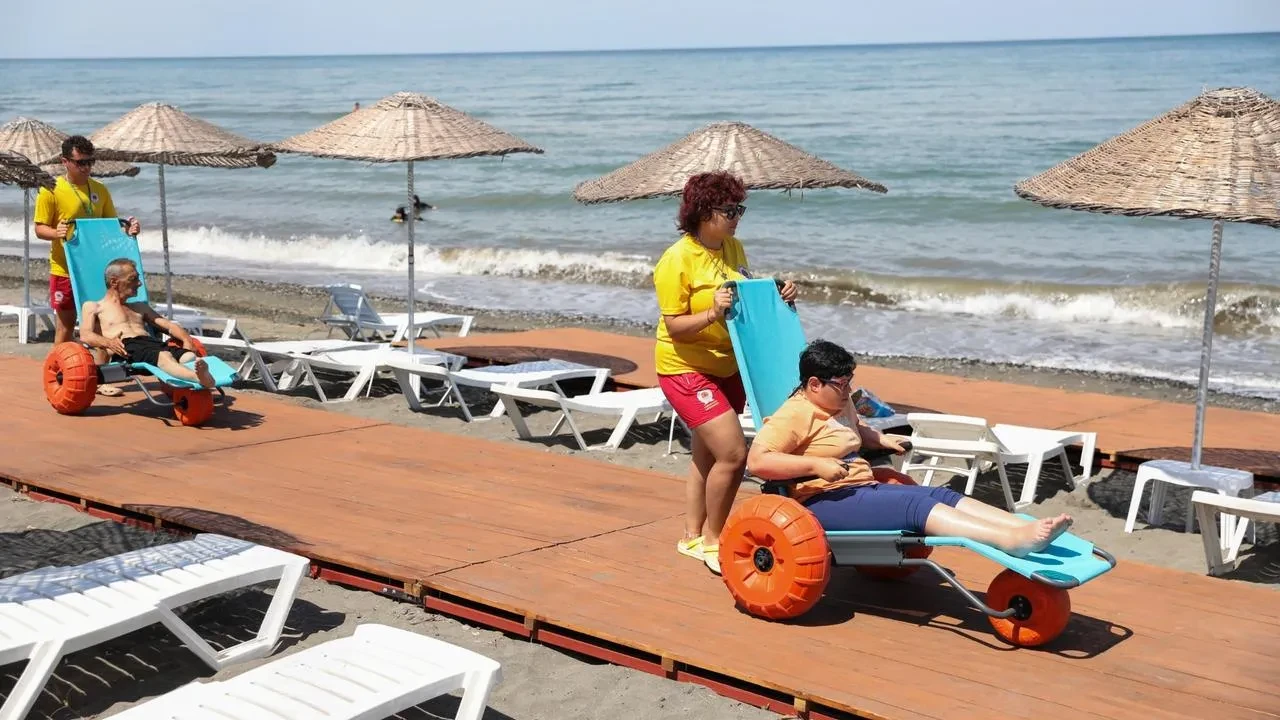 Samsun Büyükşehir Belediyesi engelsiz plaj ve kafe hizmete açtı