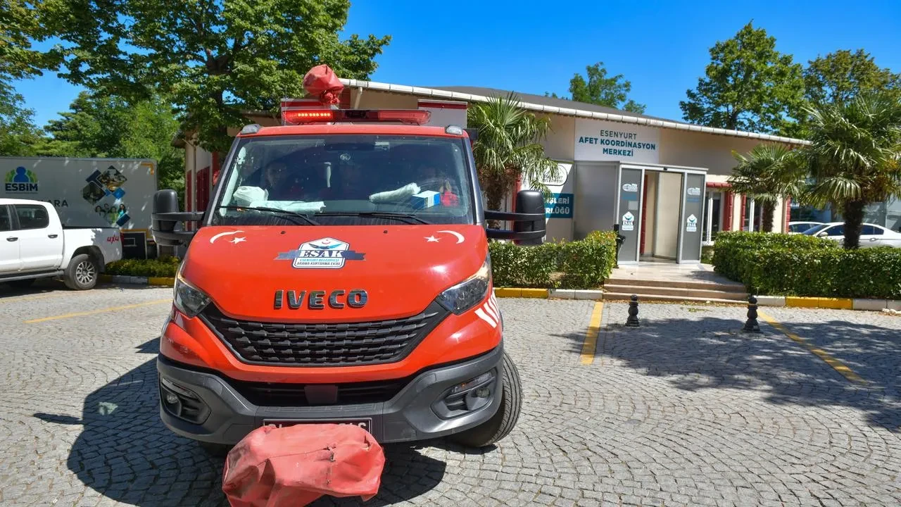 Maltepede 11 katlı bina yıkım sırasında çöktü