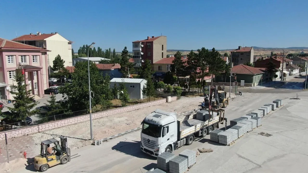 İnönü Belediyesi Mustafa Kemal Caddesini yeniden düzenliyor