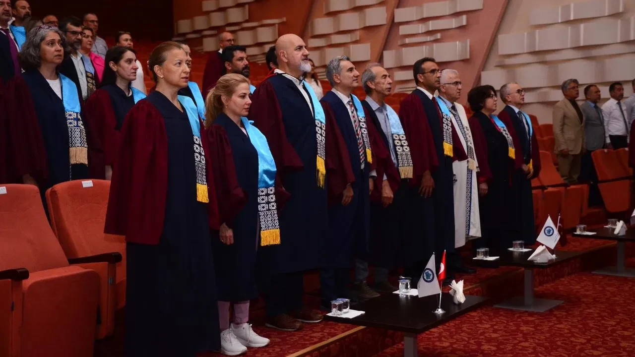 Eskişehir Osmangazi Üniversitesi'nde 15 temmuz şehitleri anma programı düzenlendi