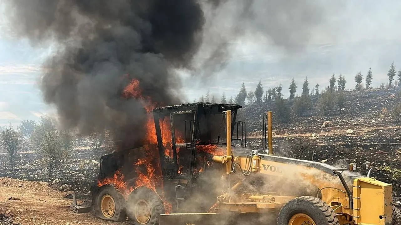 Adıyaman'ın Gölbaşı ilçesinde orman yangını iş makinesini hurdaya çevirdi