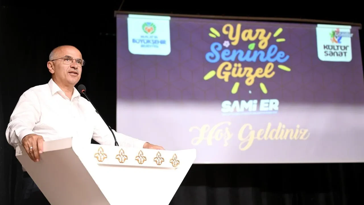 Malatya Büyükşehir Belediye Başkanı Sami Er öğrencilerle film gösteriminde buluştu