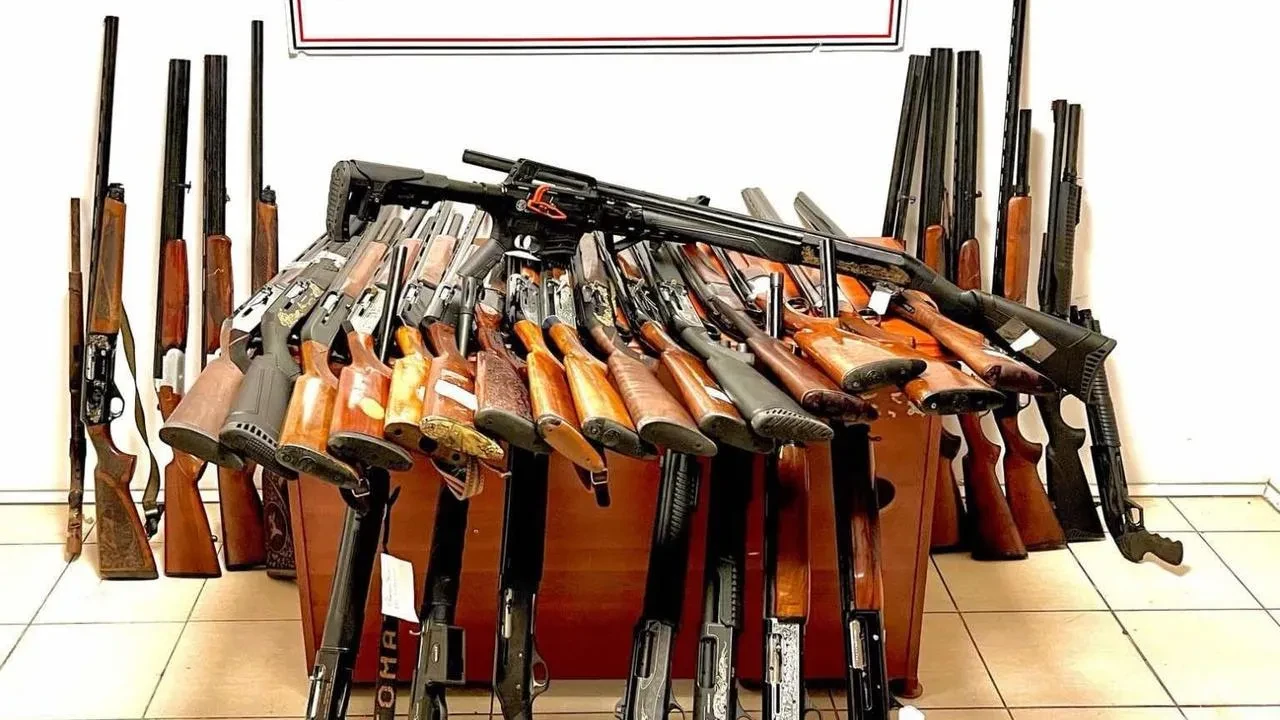 Samsun jandarması Çarşamba'da 37 av tüfeği ele geçirdi